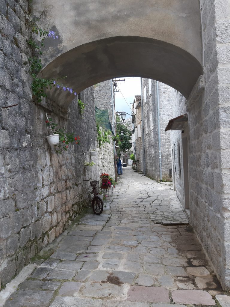 Budva old Town sokakları